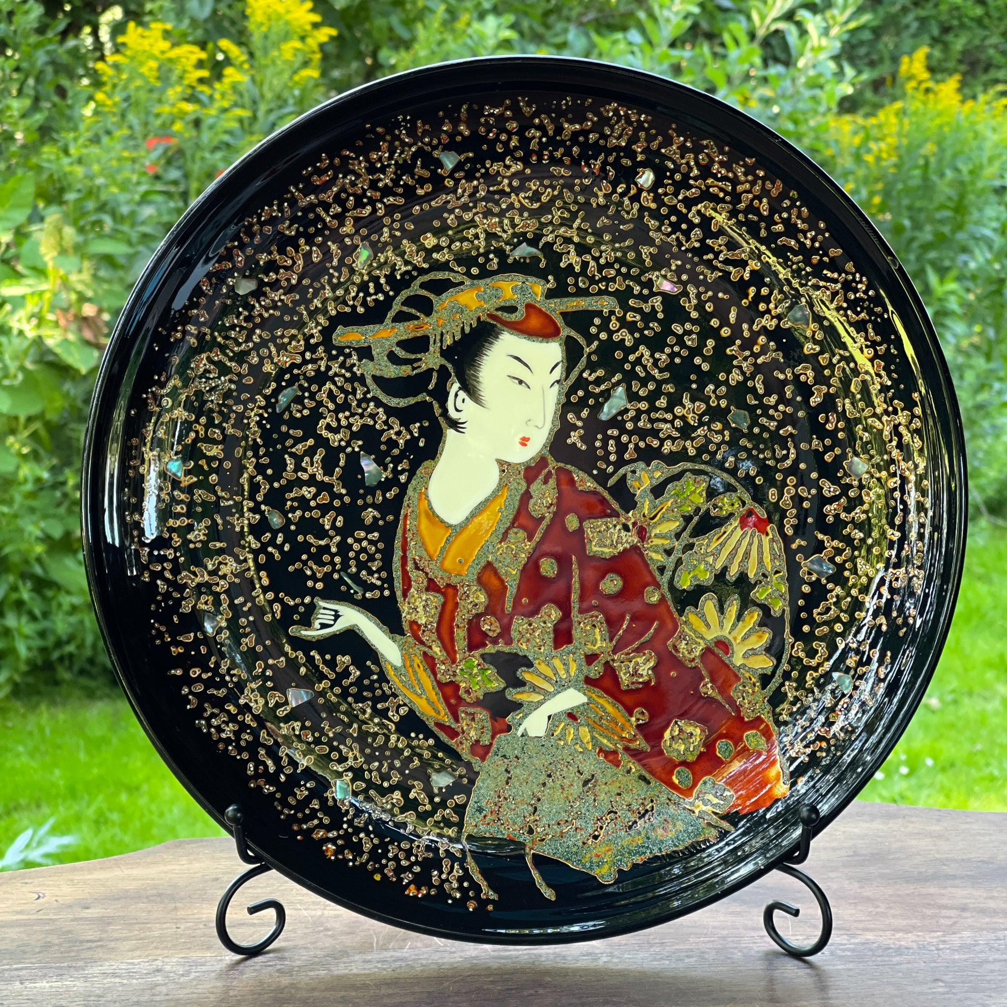 Japans bord / schaal met ingelegde stukjes parelmoer - The Collectionist