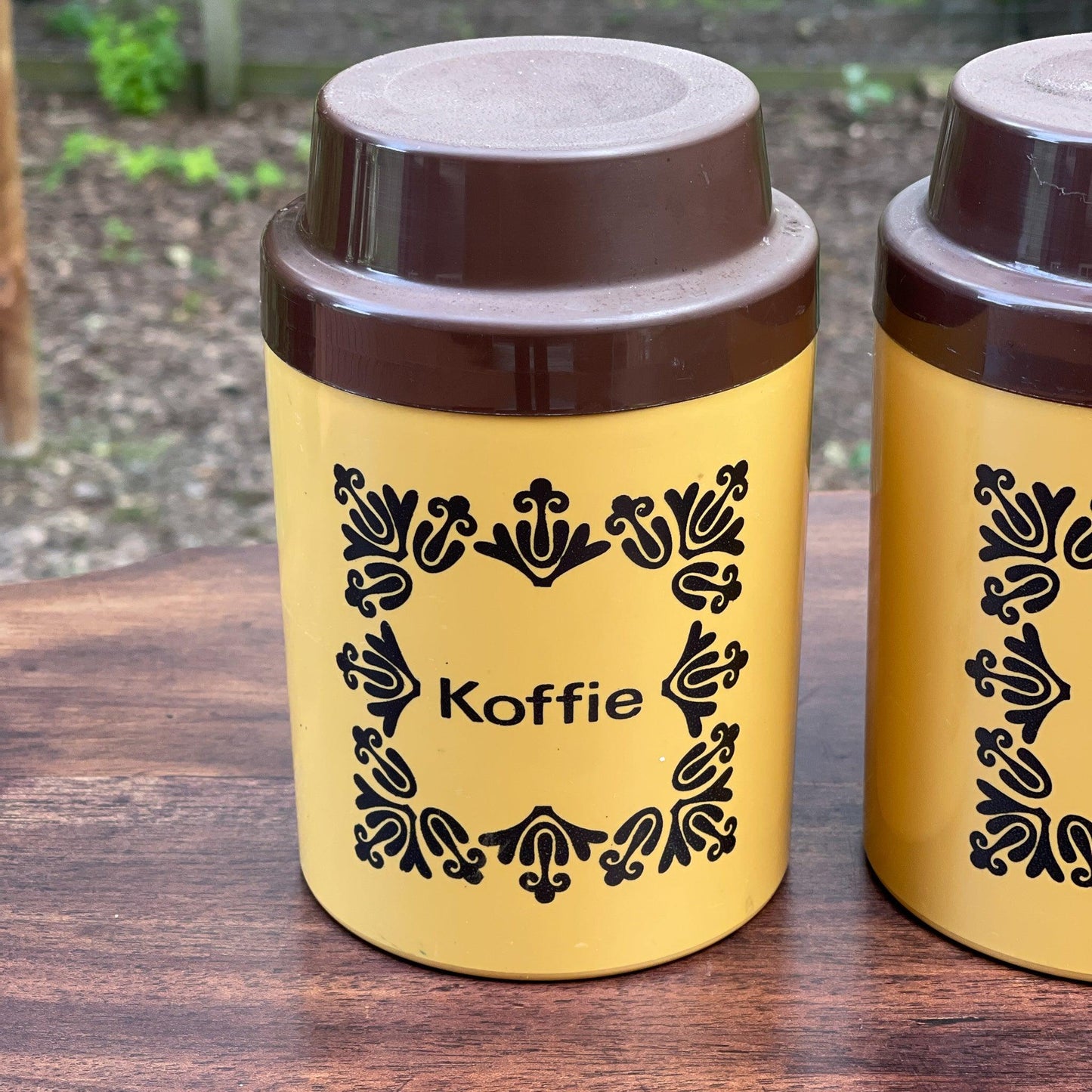 Jaren 70 plastic Koffie Thee Suiker bussen - Bamestra Curiosa