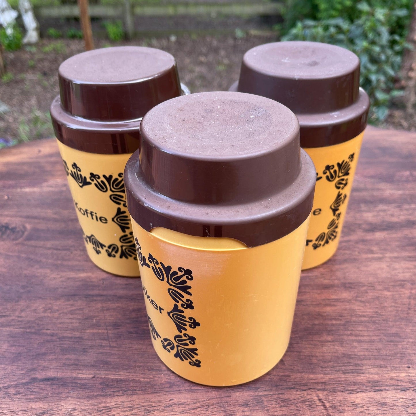 Jaren 70 plastic Koffie Thee Suiker bussen - Bamestra Curiosa