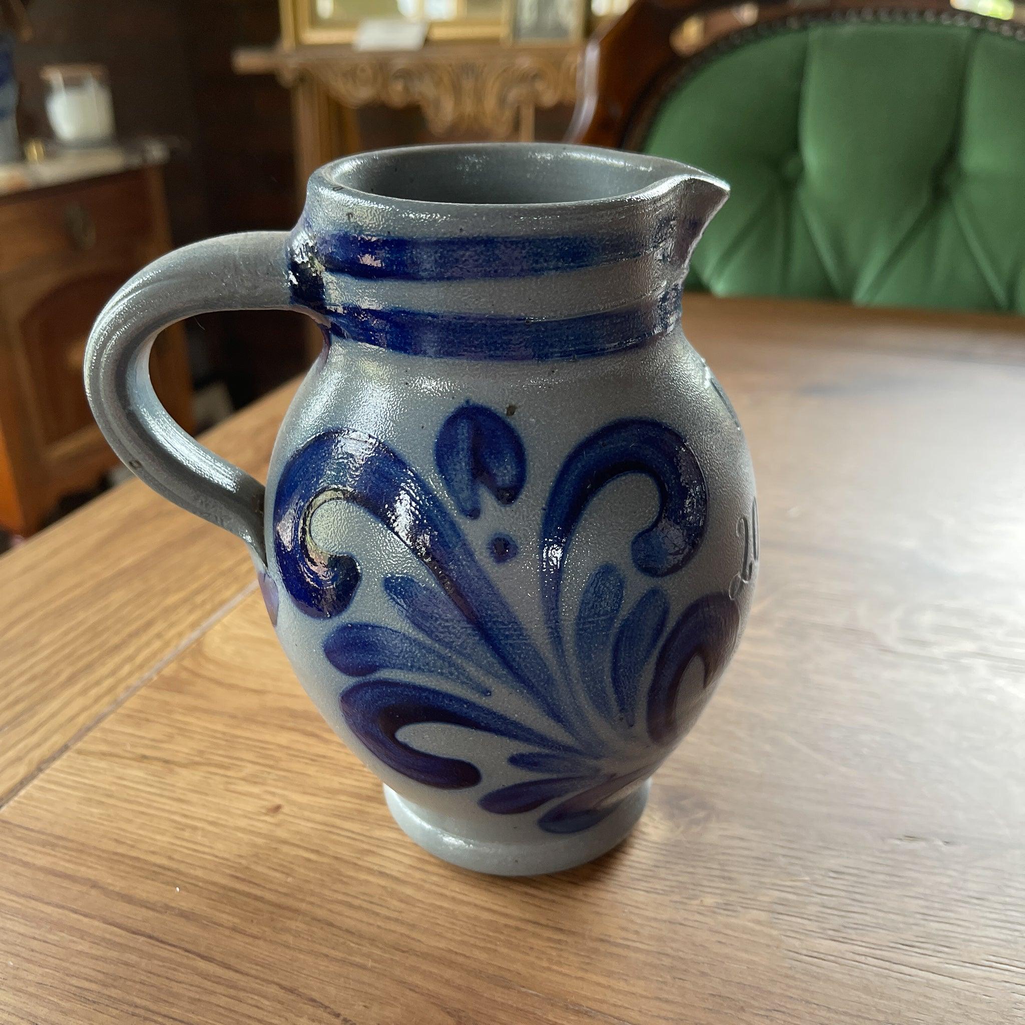 Keuls aardewerk kannetje Tax 20 jahre STG - The Collectionist