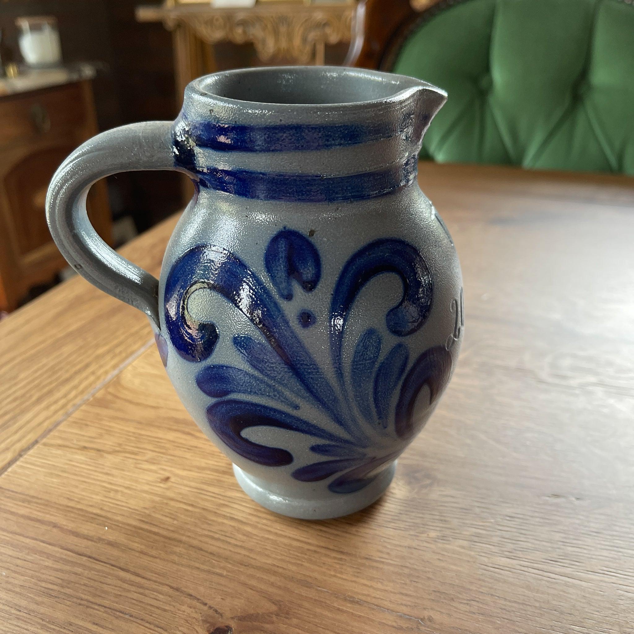 Keuls aardewerk kannetje Tax 20 jahre STG - The Collectionist