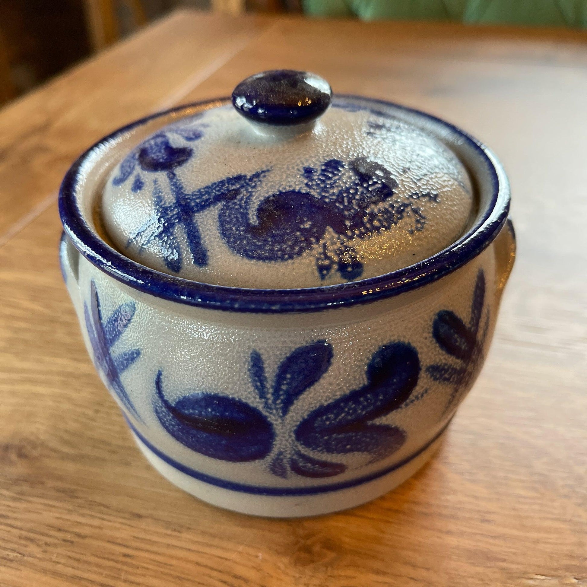 Keuls aardewerk pot met deksel - Bamestra Curiosa