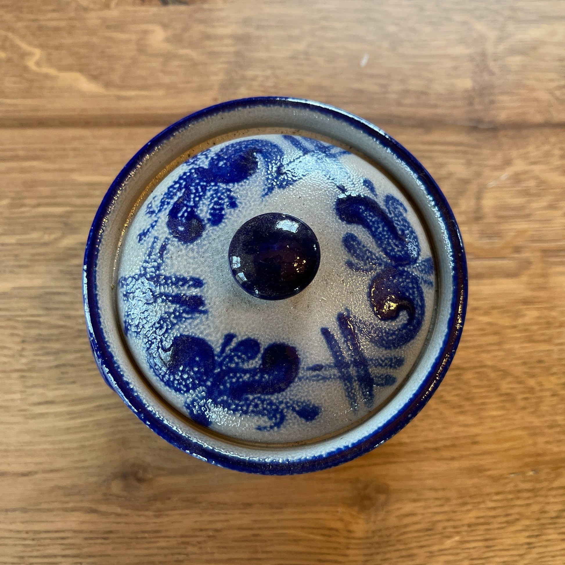 Keuls aardewerk pot met deksel - Bamestra Curiosa