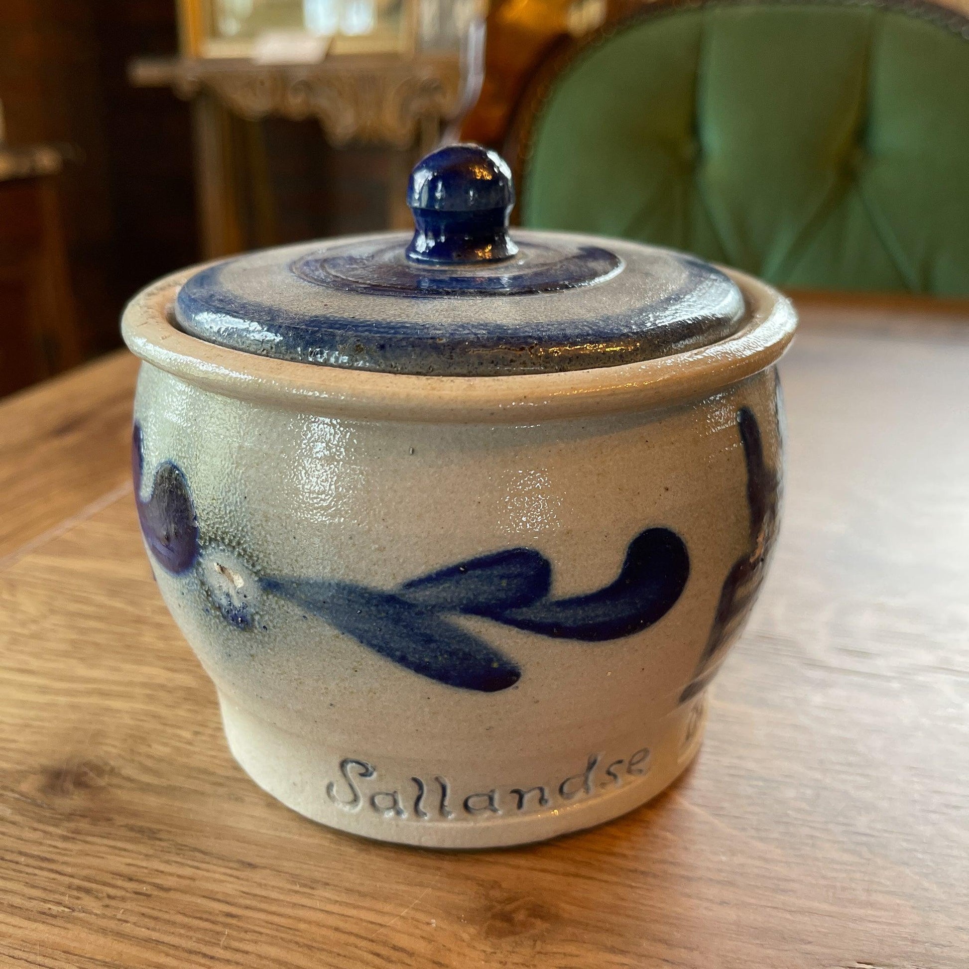 Keuls aardewerk pot met deksel Sallandse Bottermarkt - Bamestra Curiosa