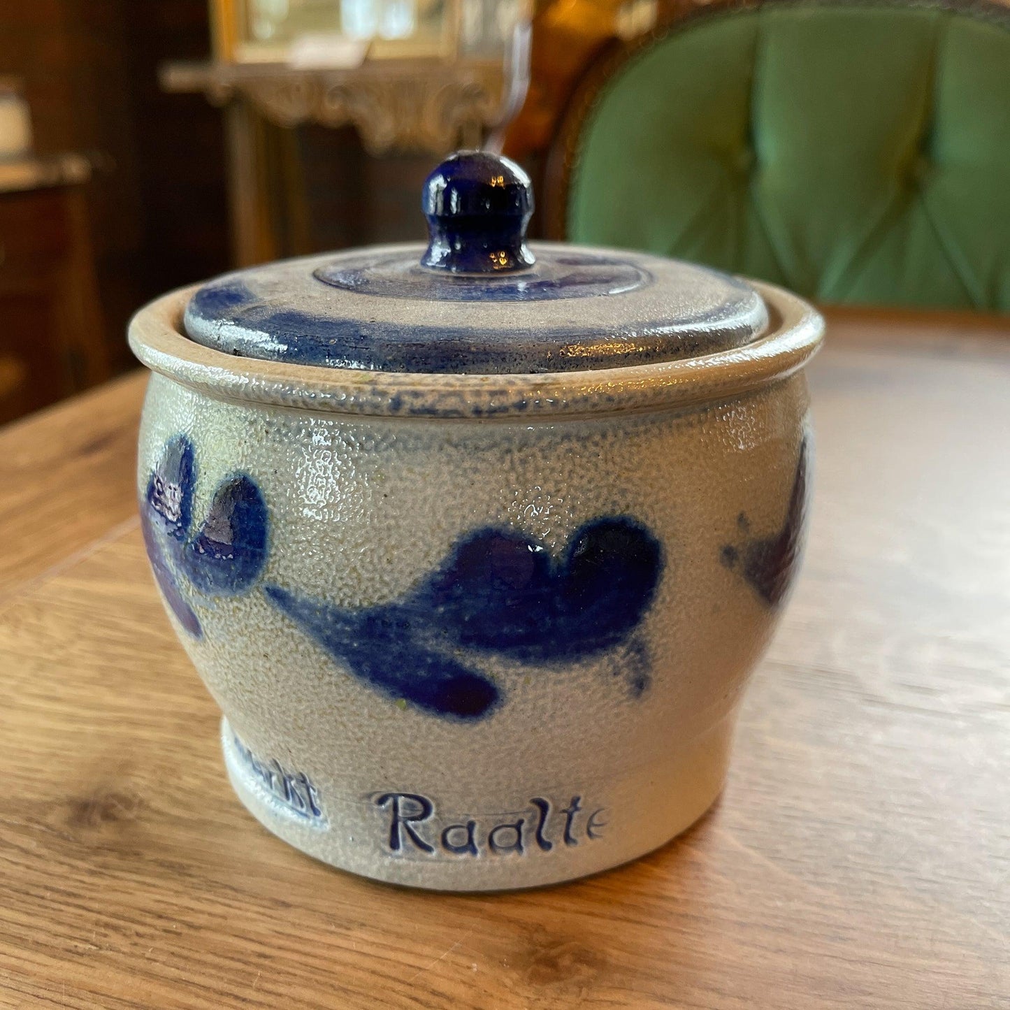 Keuls aardewerk pot met deksel Sallandse Bottermarkt - Bamestra Curiosa