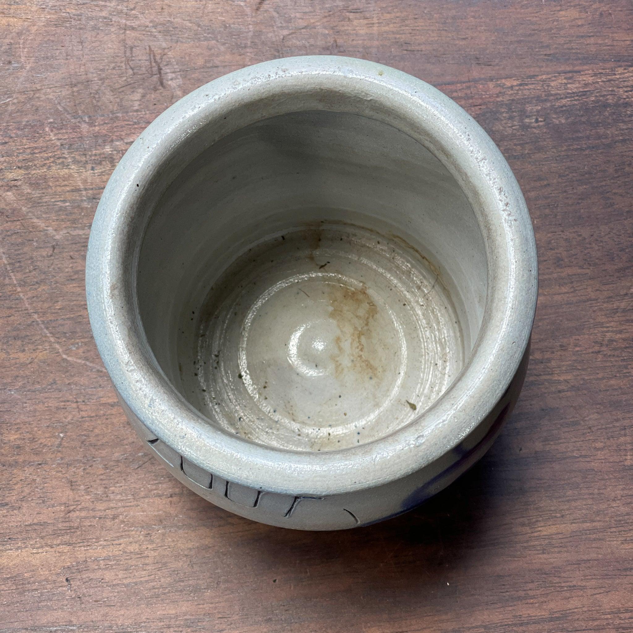 Keuls aardewerk zout pot - The Collectionist