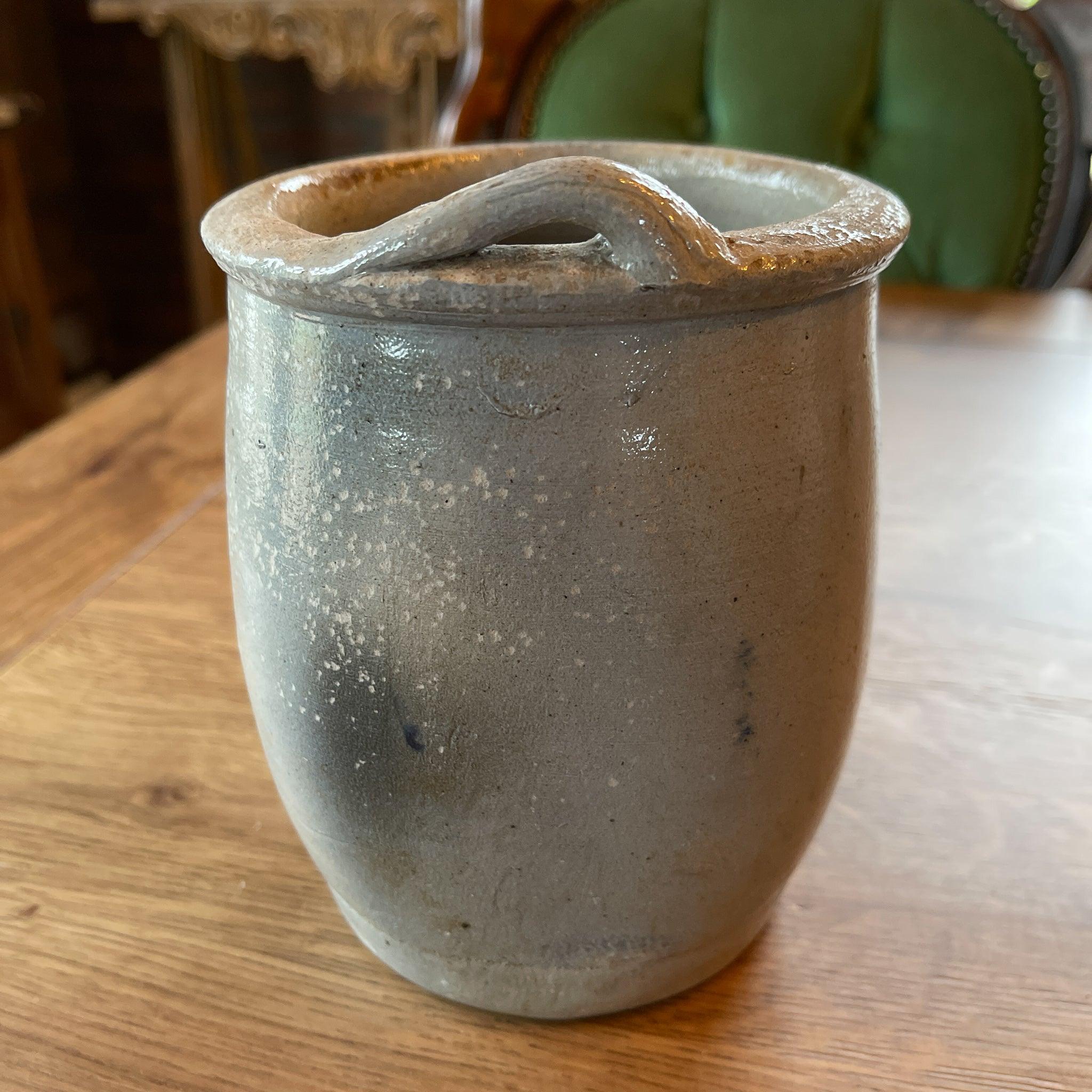 Keuls aardewerk zout pot - The Collectionist