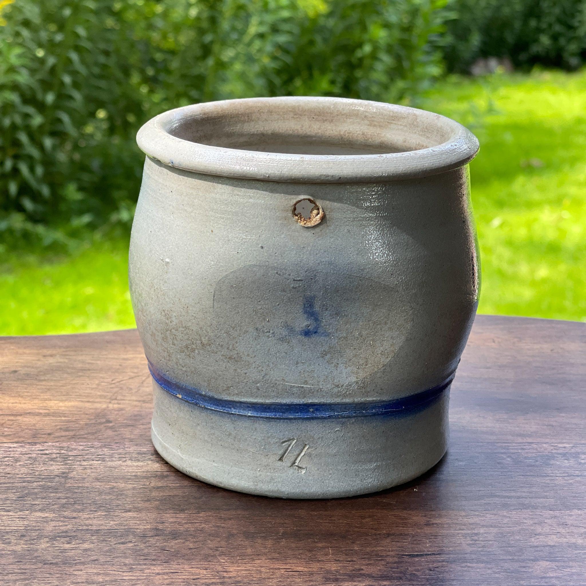 Keuls aardewerk zout pot - The Collectionist