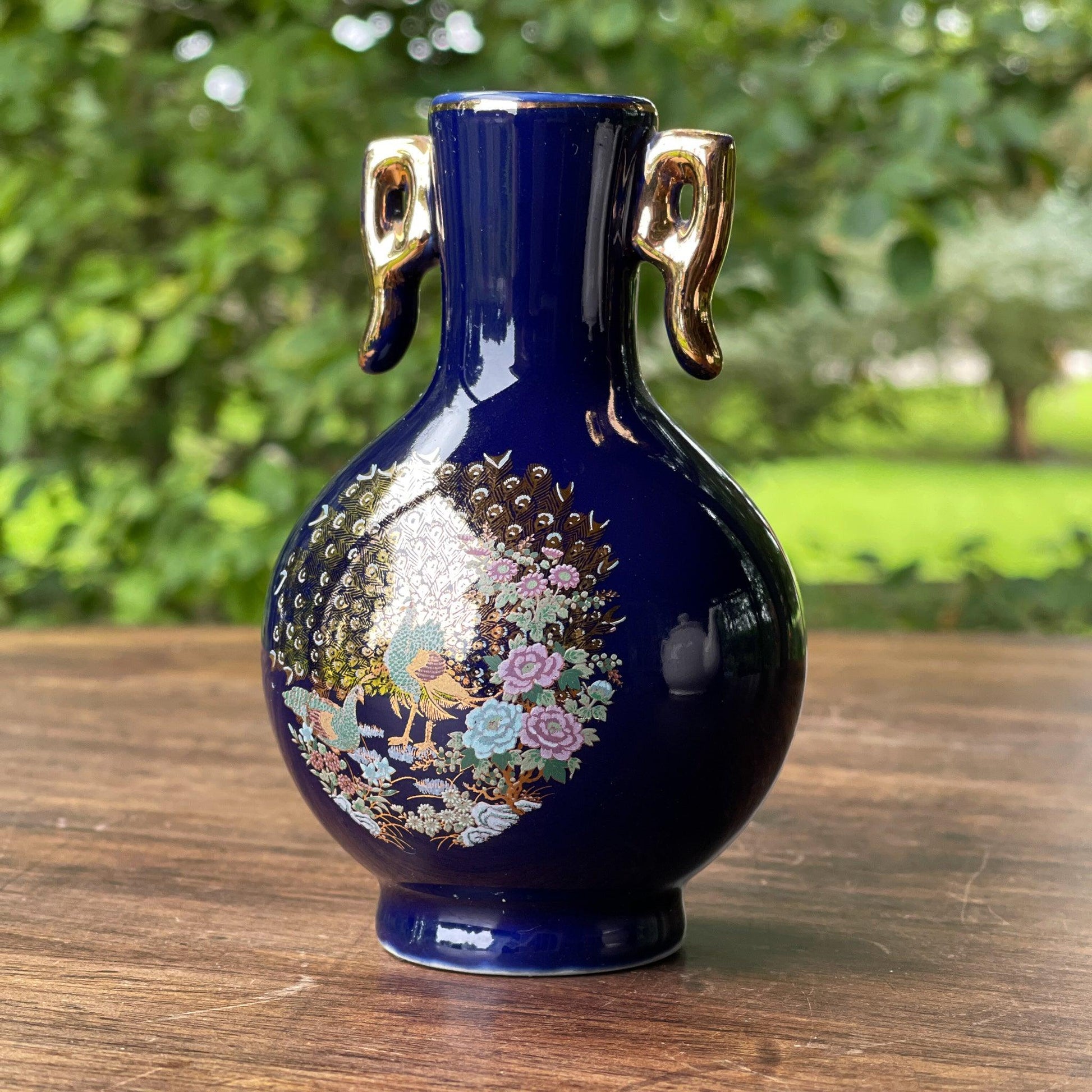 Klein blauw vaasje met een Pauw - Bamestra Curiosa