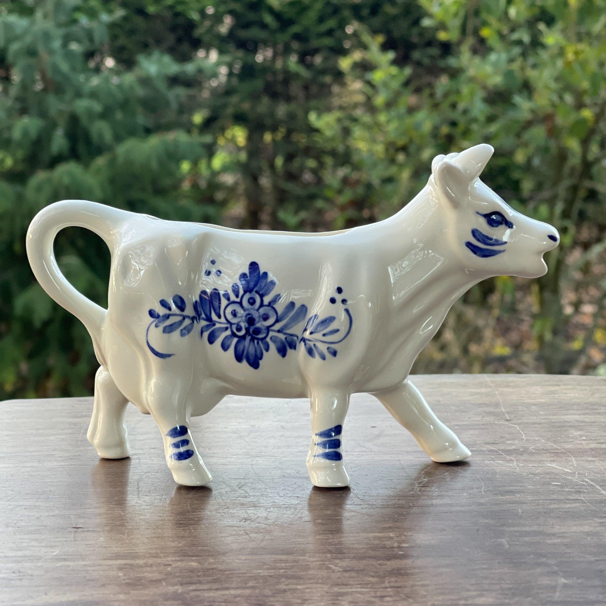 Koe melkkan in handgeschilderd Delfts Blauw - The Collectionist
