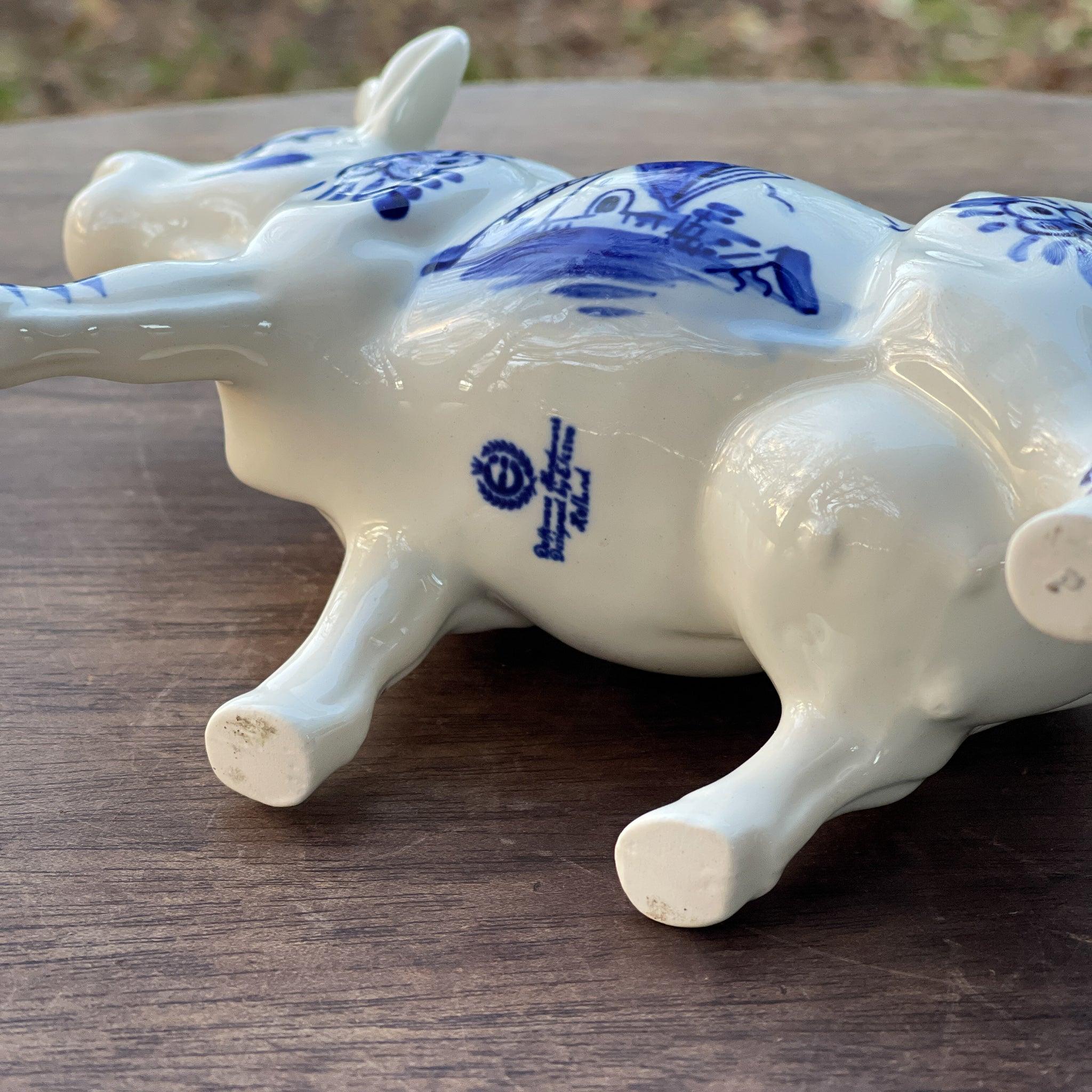 Koe melkkan in handgeschilderd Delfts Blauw - The Collectionist