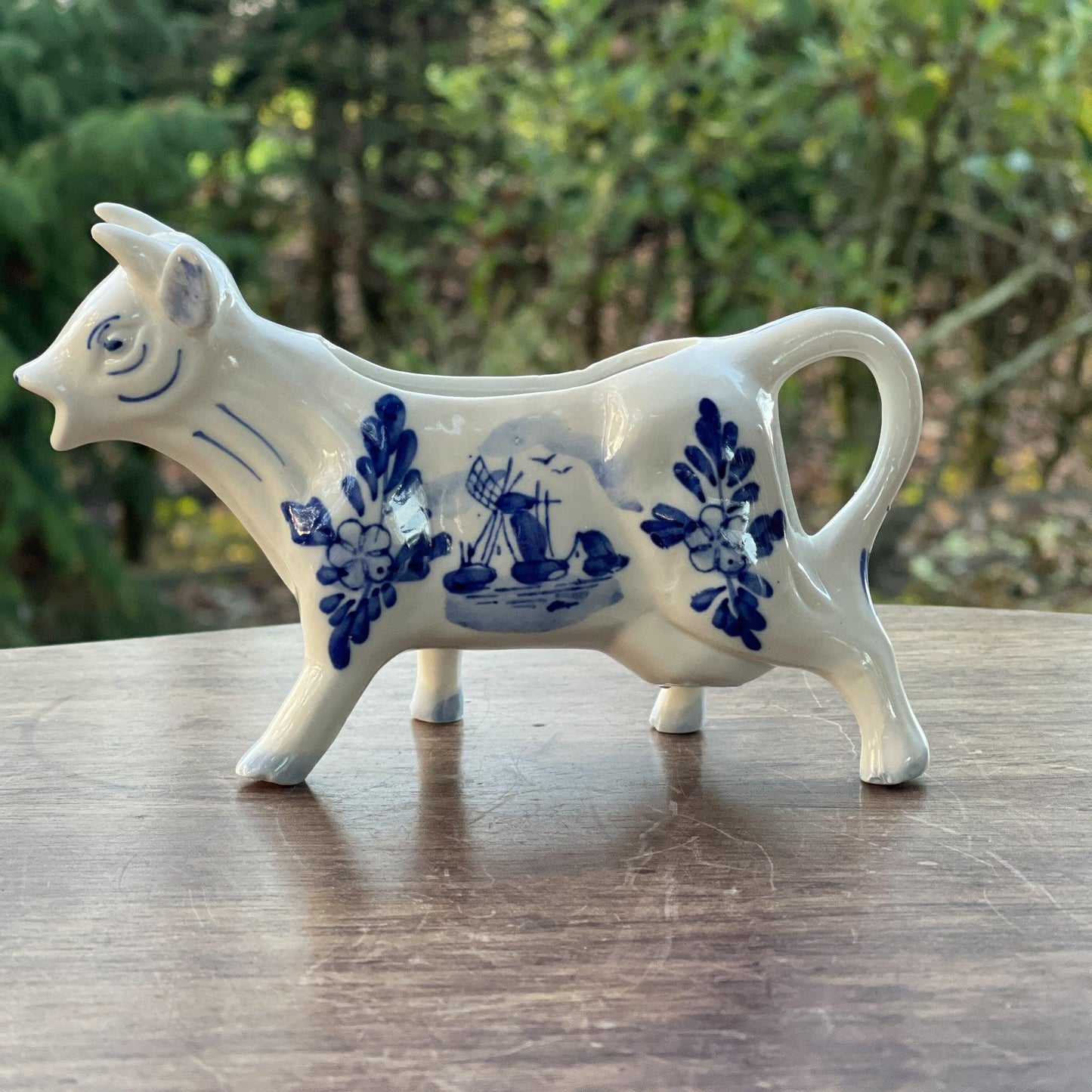 Koe melkkan in handgeschilderd Delfts Blauw - The Collectionist