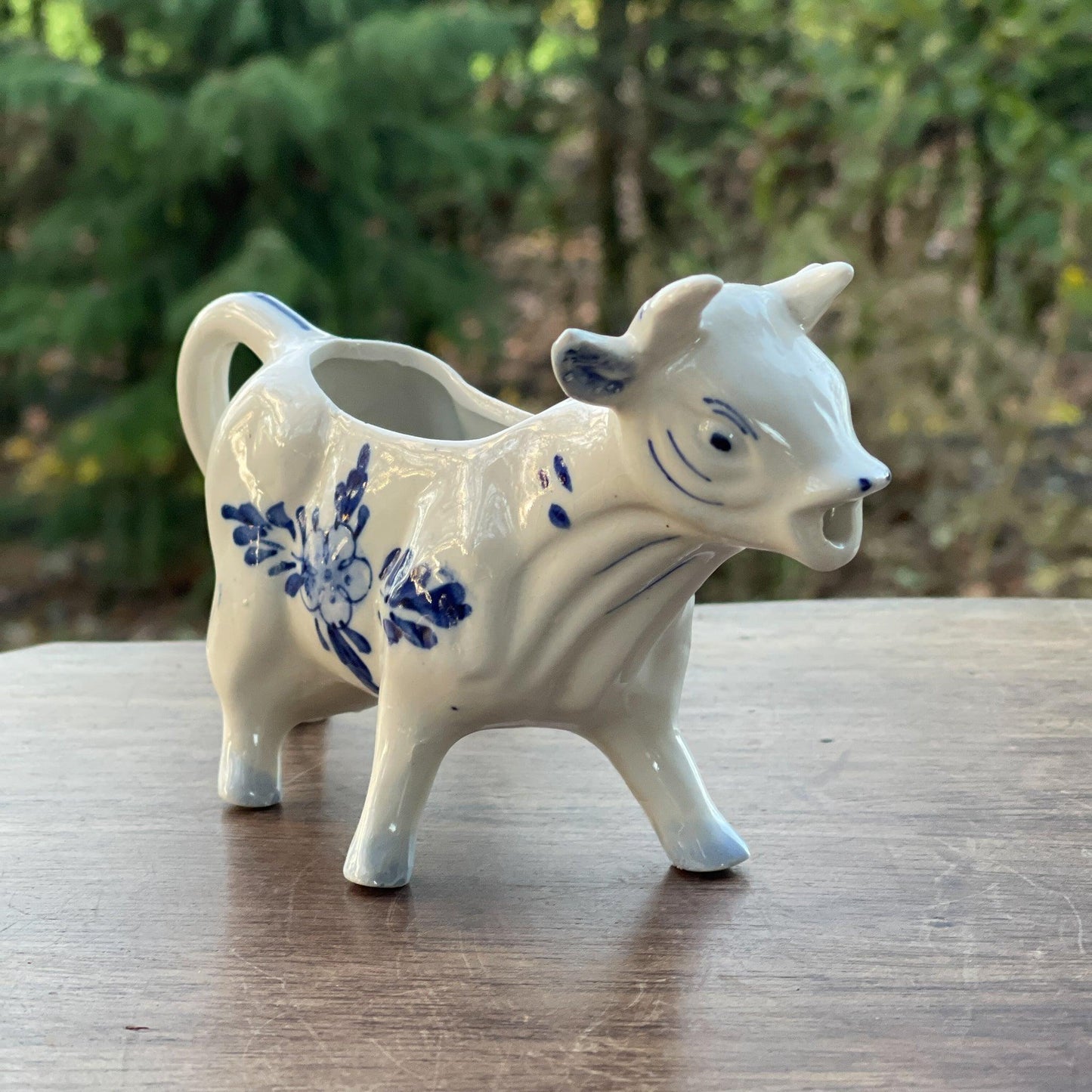 Koe melkkan in handgeschilderd Delfts Blauw - The Collectionist