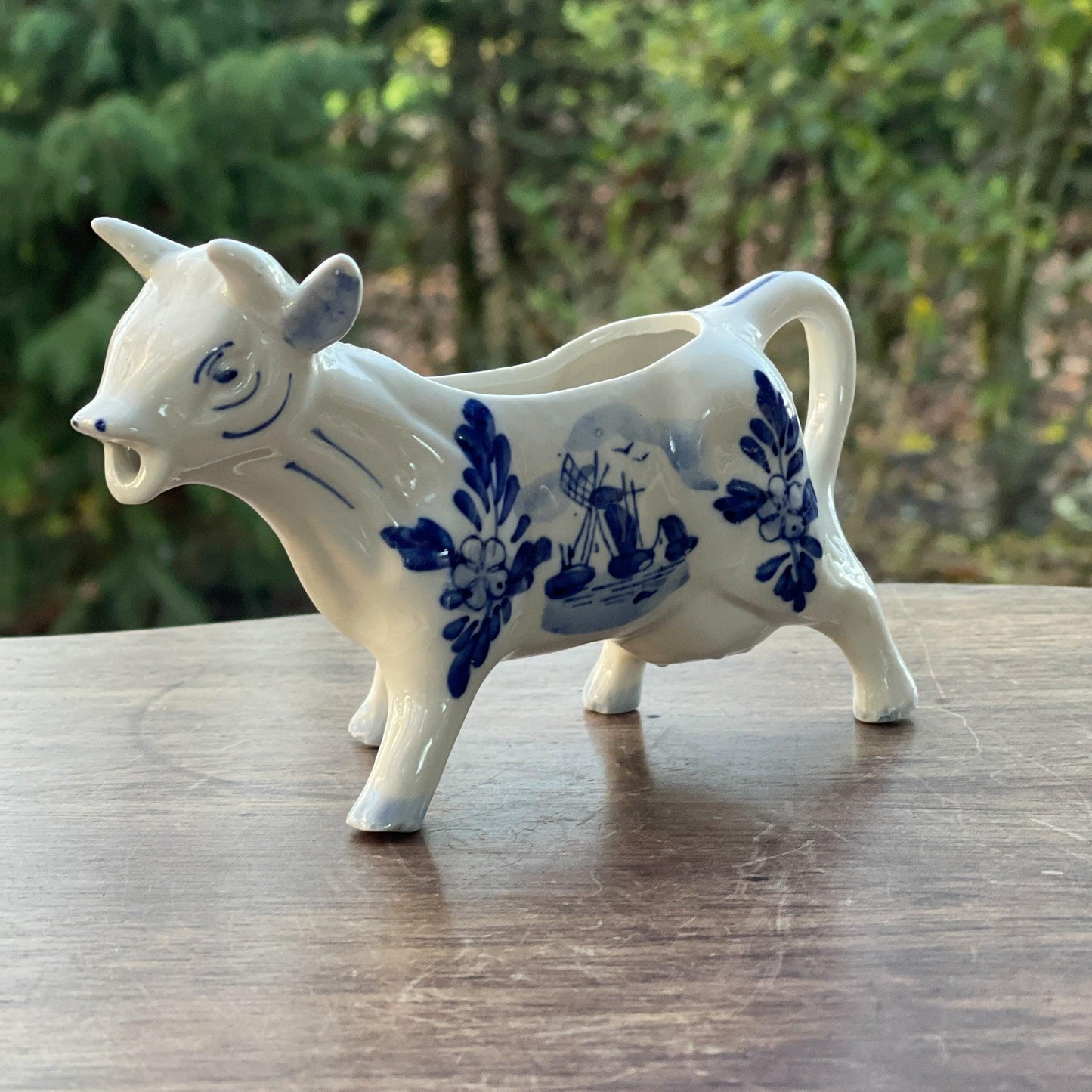 Koe melkkan in handgeschilderd Delfts Blauw - The Collectionist