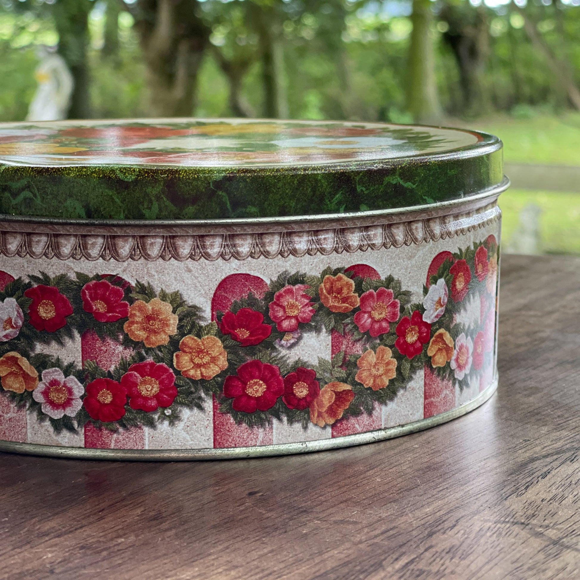 Koekblik met bloemen - Bamestra Curiosa