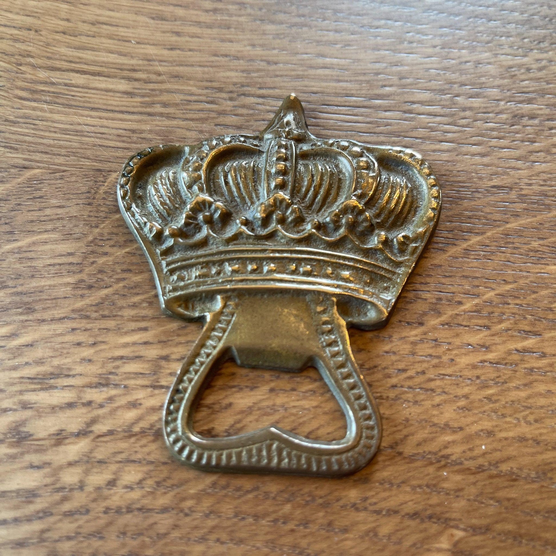 Koperen flesopener kroon - Bamestra Curiosa