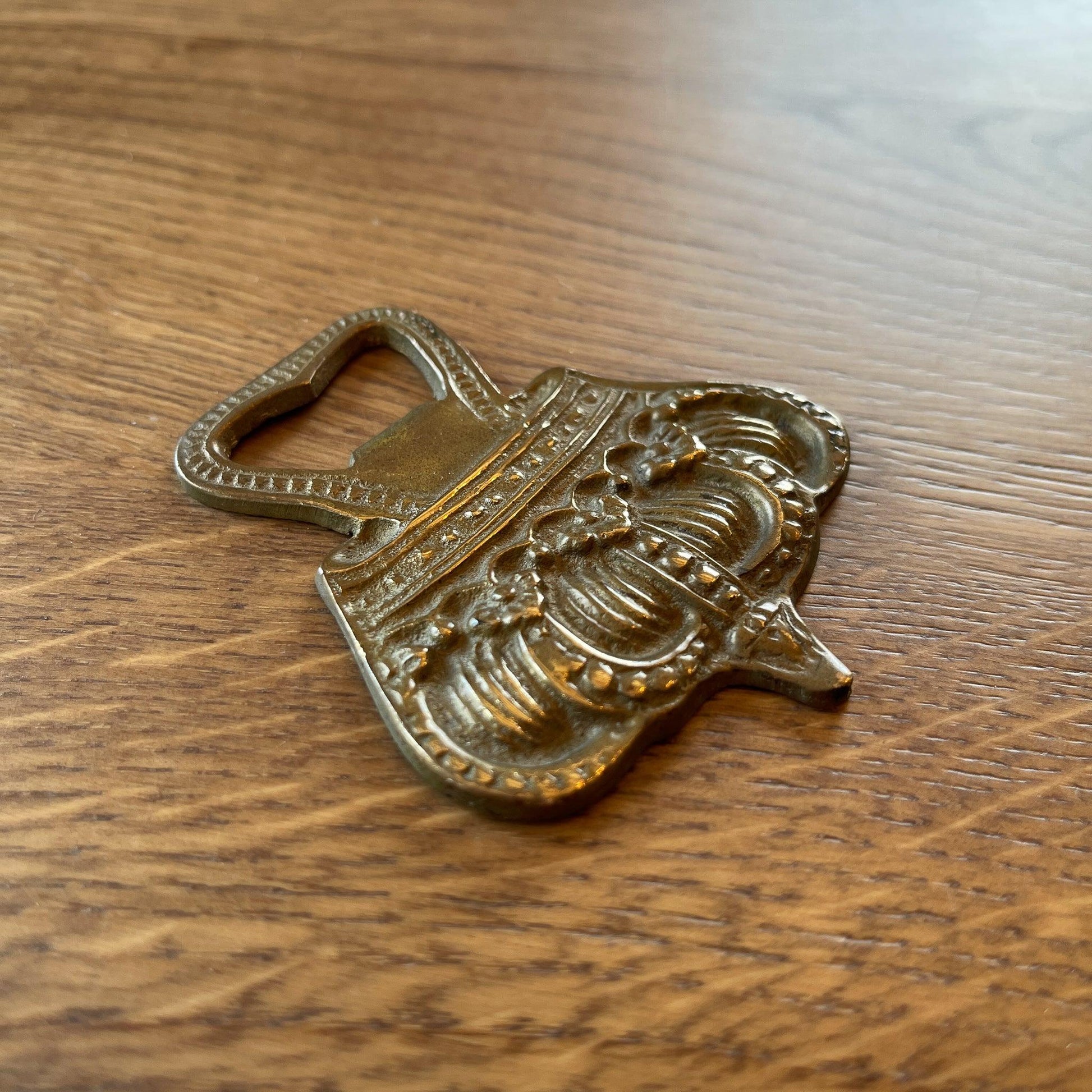 Koperen flesopener kroon - Bamestra Curiosa