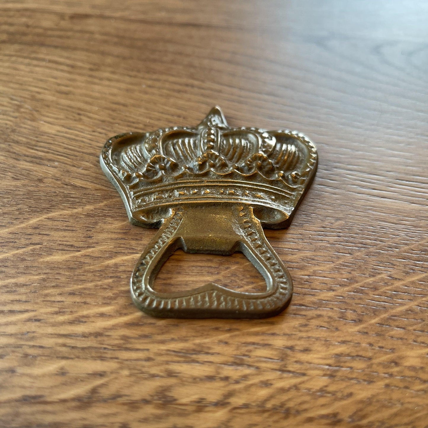 Koperen flesopener kroon - Bamestra Curiosa