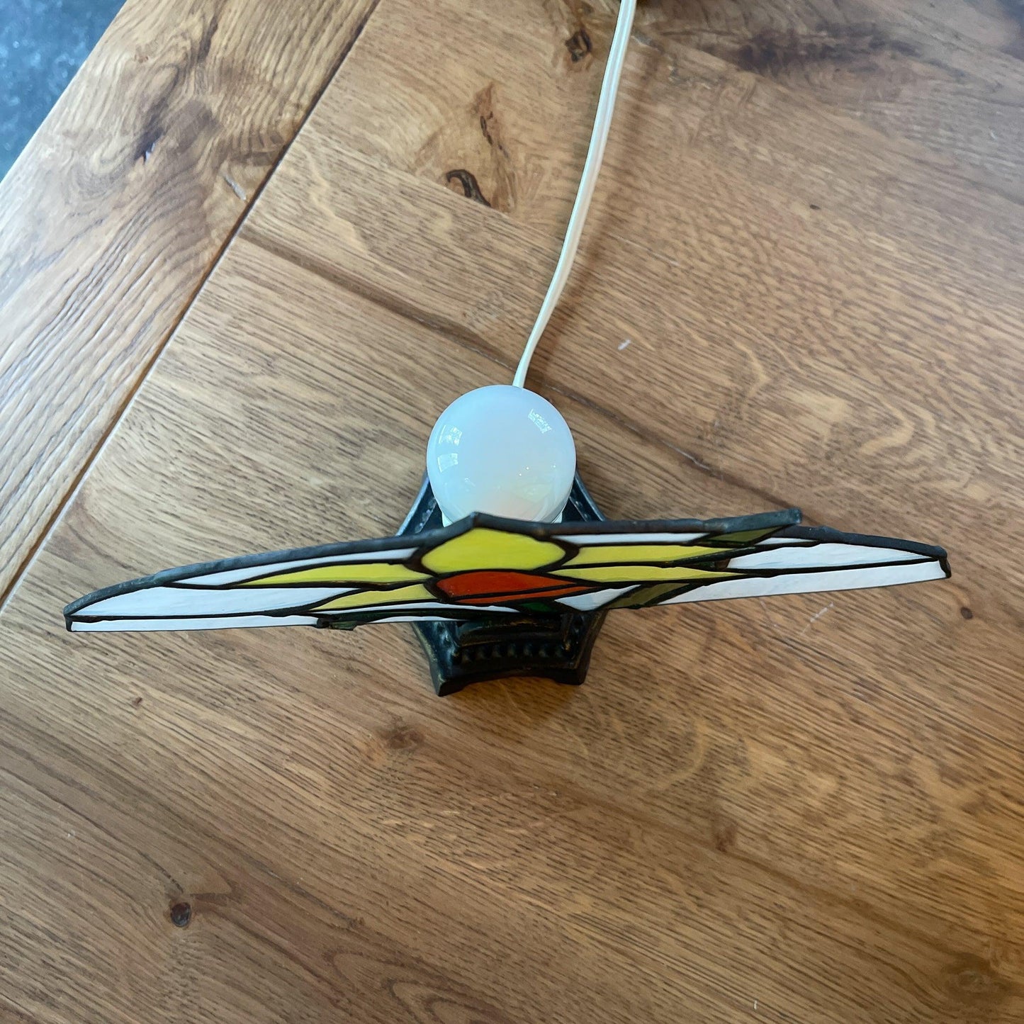 Lampje van Tiffany glas met Narcis - Bamestra Curiosa