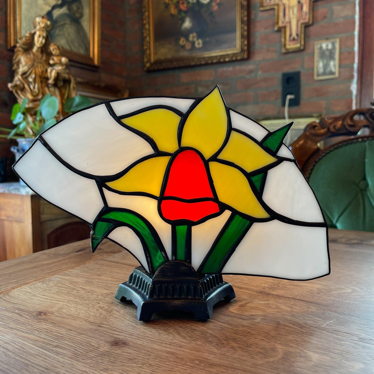 Lampje van Tiffany glas met Narcis - Bamestra Curiosa