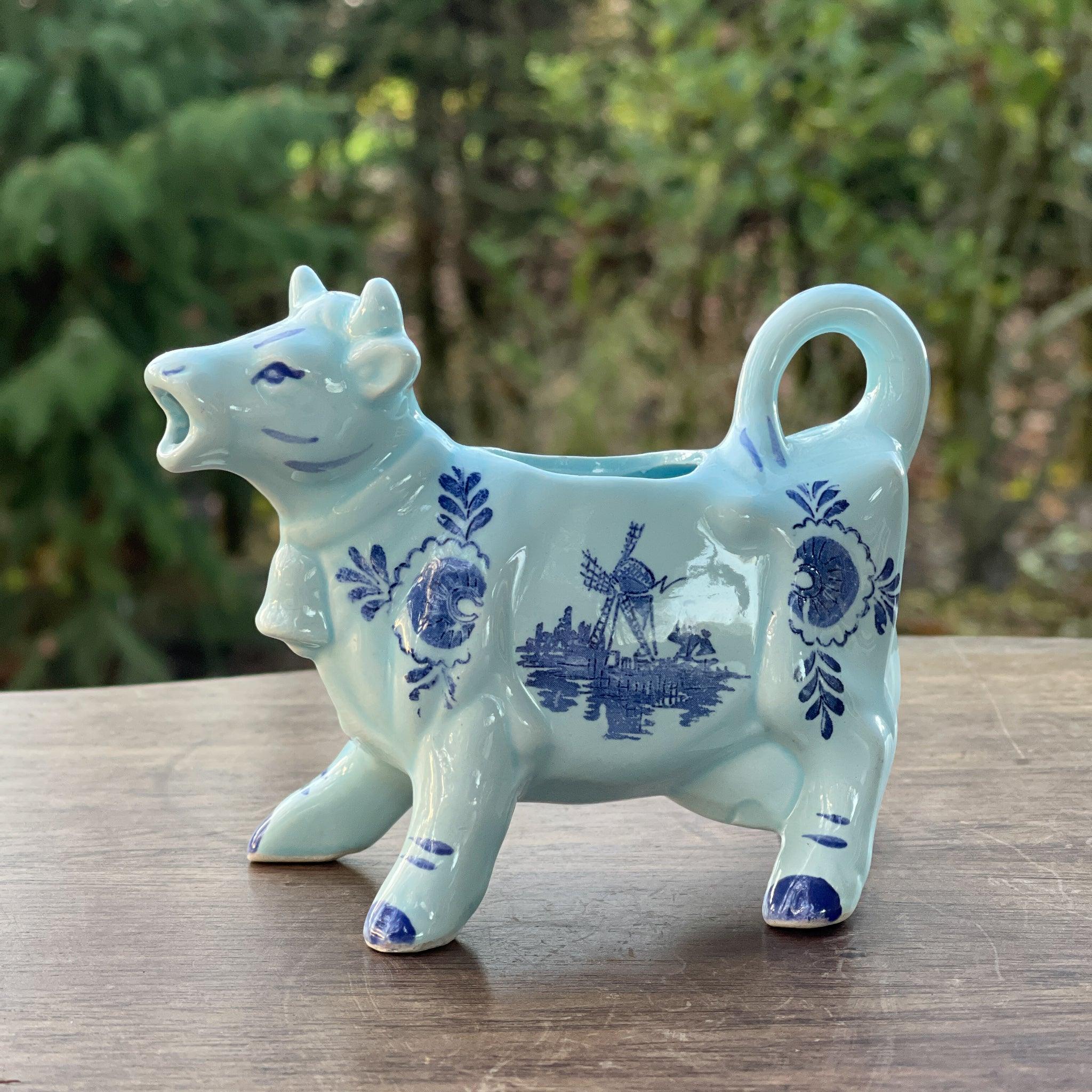 Lichtblauwe Koe melkkan in Delfts Blauw - The Collectionist