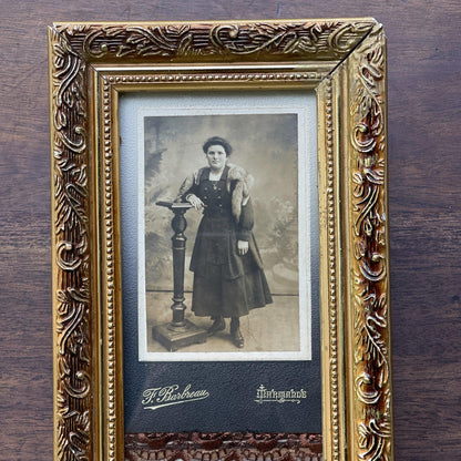 Lijstje met oude portretten met een verrassende achterzijde - Bamestra Curiosa