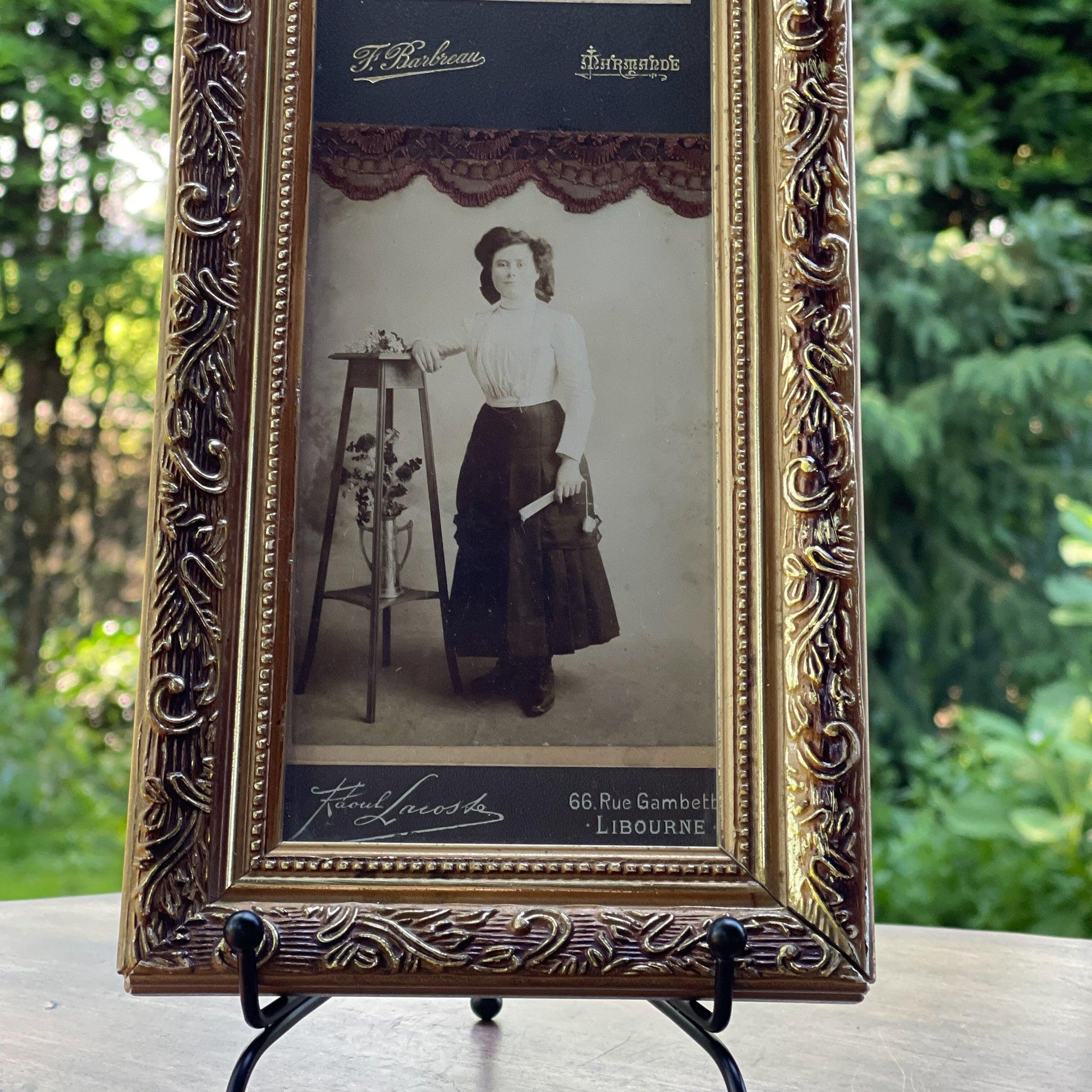 Lijstje met oude portretten met een verrassende achterzijde - Bamestra Curiosa