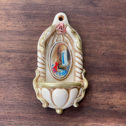 Lourdes wijwaterbakje - Bamestra Curiosa