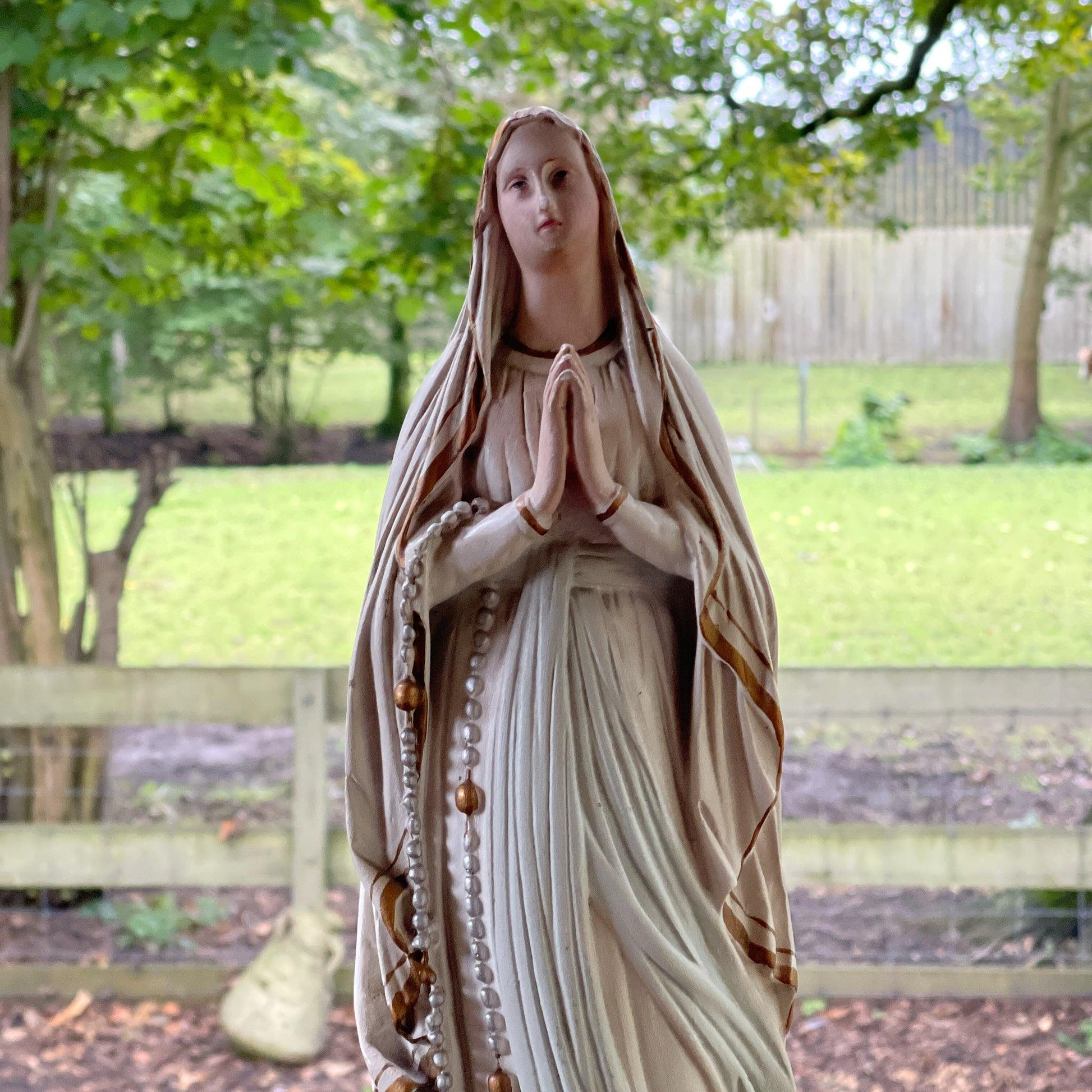 Maria beeld van porseleingips - Bamestra Curiosa