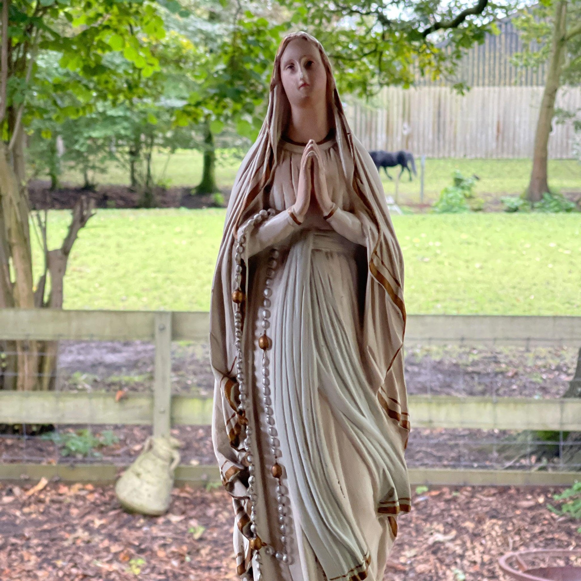 Maria beeld van porseleingips - Bamestra Curiosa