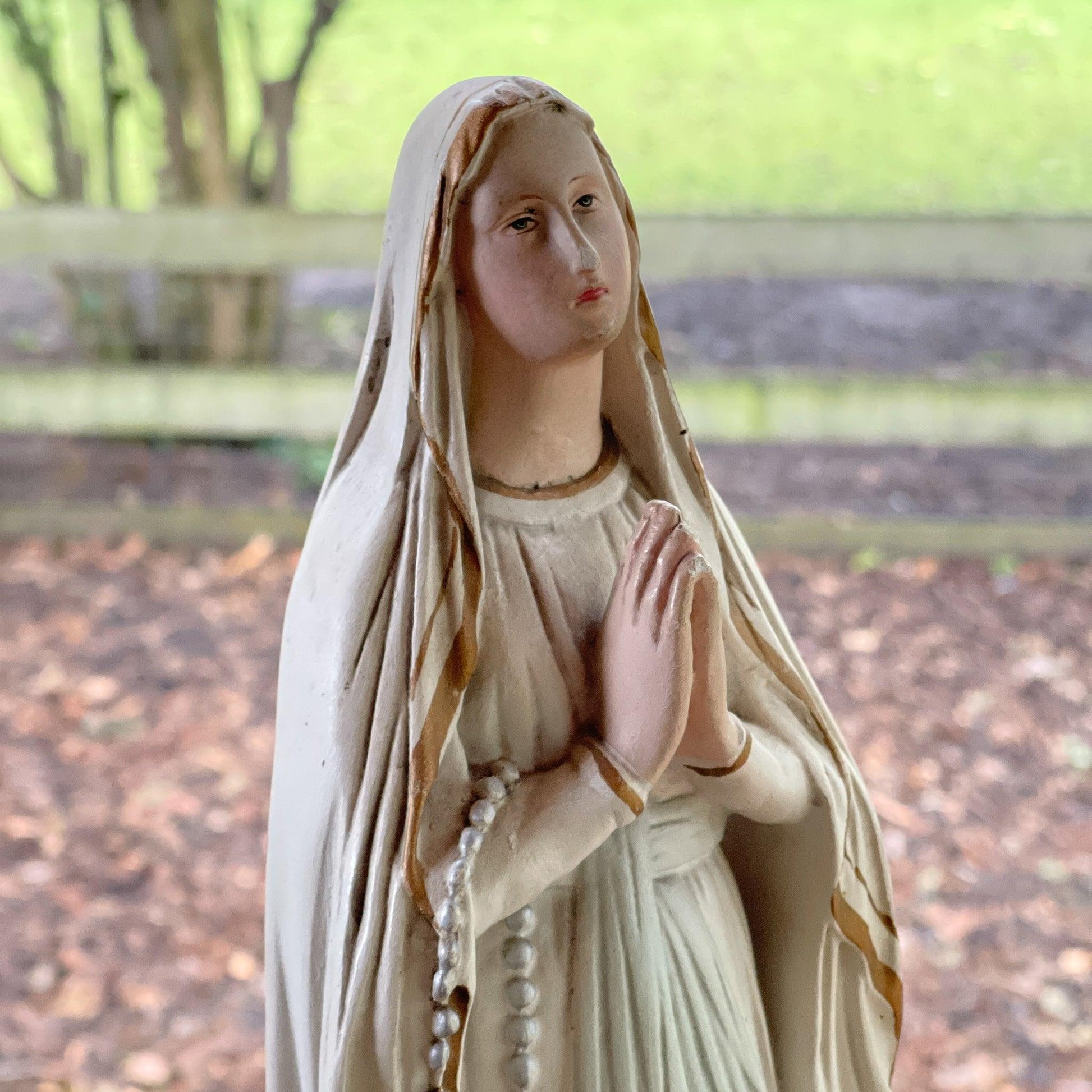 Maria beeld van porseleingips - Bamestra Curiosa