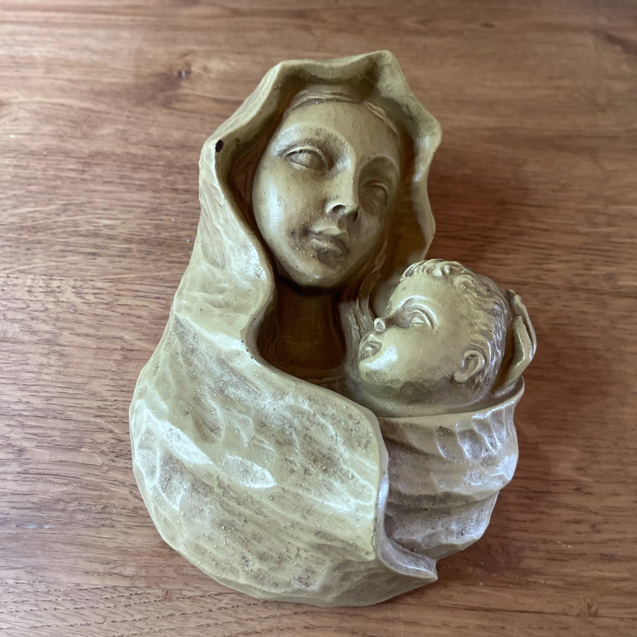 Maria en Jezus beeldje voor aan de muur - The Collectionist