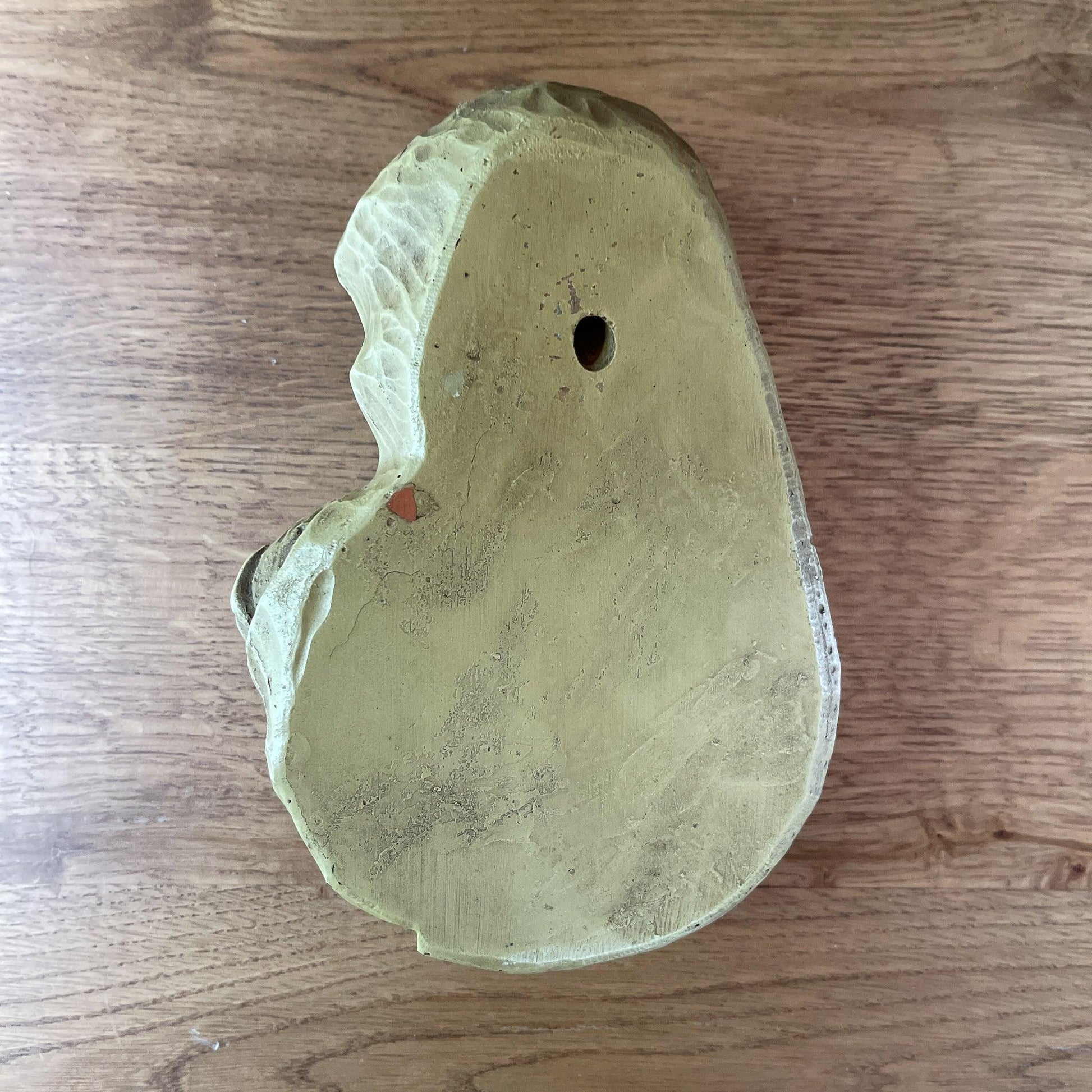 Maria en Jezus beeldje voor aan de muur - Bamestra Curiosa