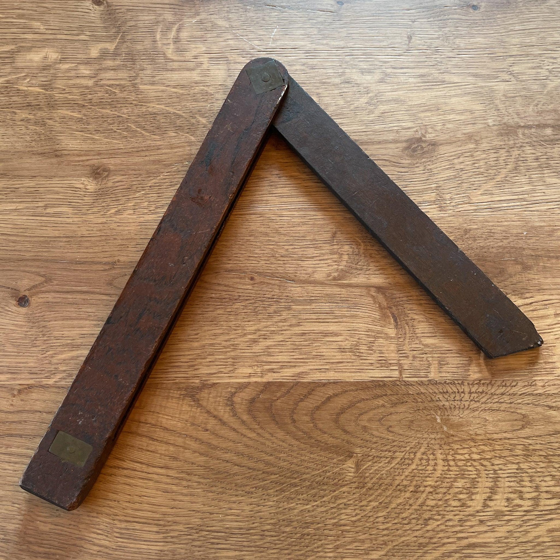 Massief houten zwaai haak - Bamestra Curiosa