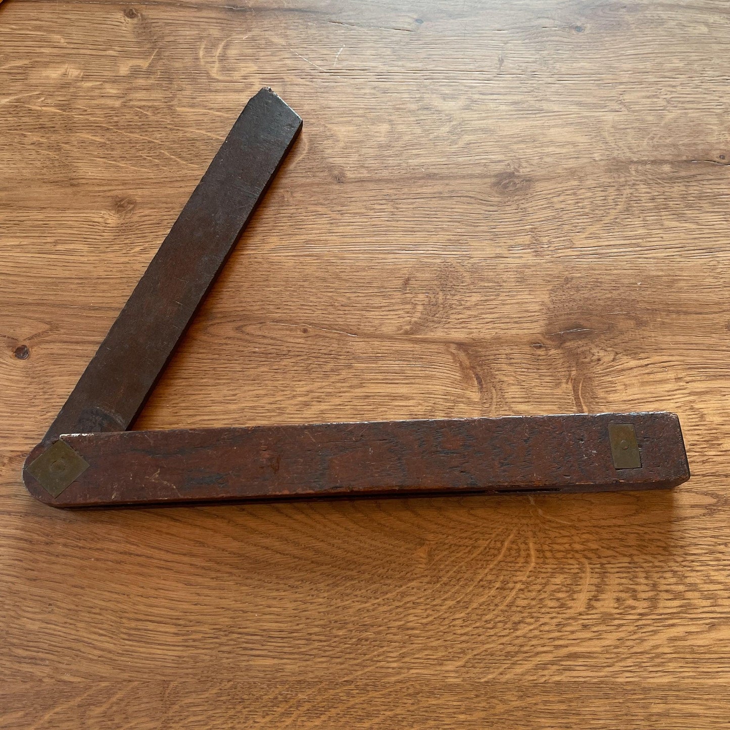 Massief houten zwaai haak - Bamestra Curiosa