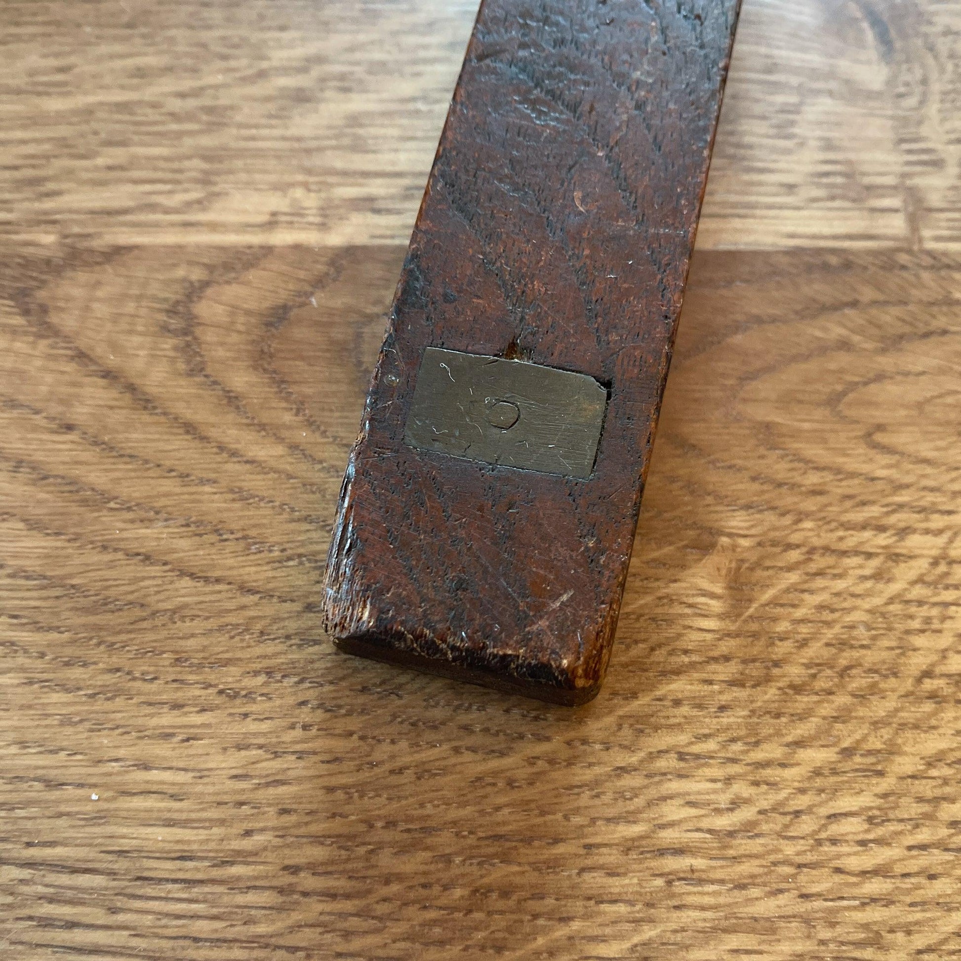 Massief houten zwaai haak - Bamestra Curiosa