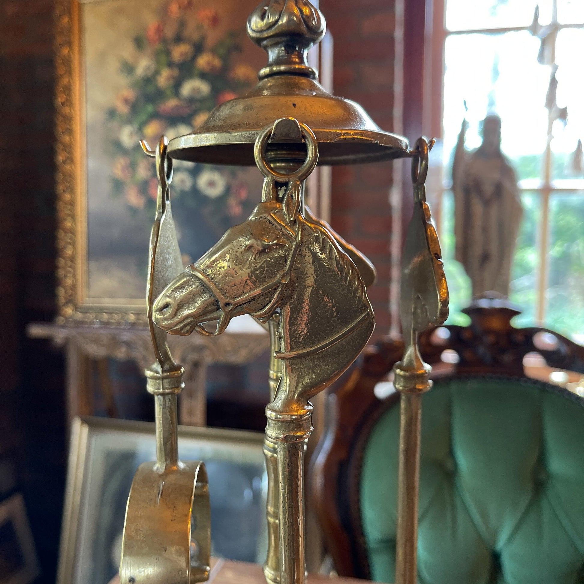 Messing haardstel met paardenhoofden - Bamestra Curiosa