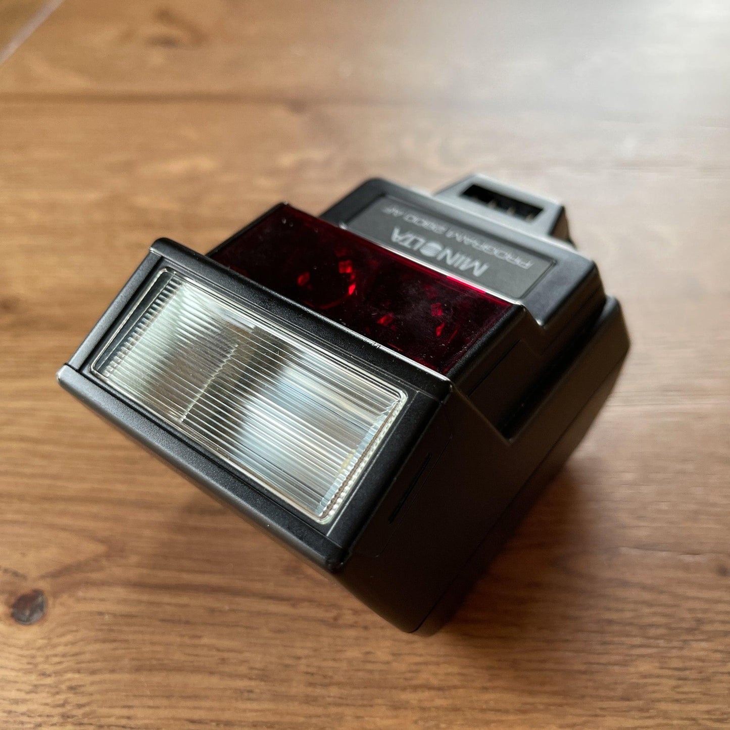 Minolta Program 2800 AF flitser - Bamestra Curiosa