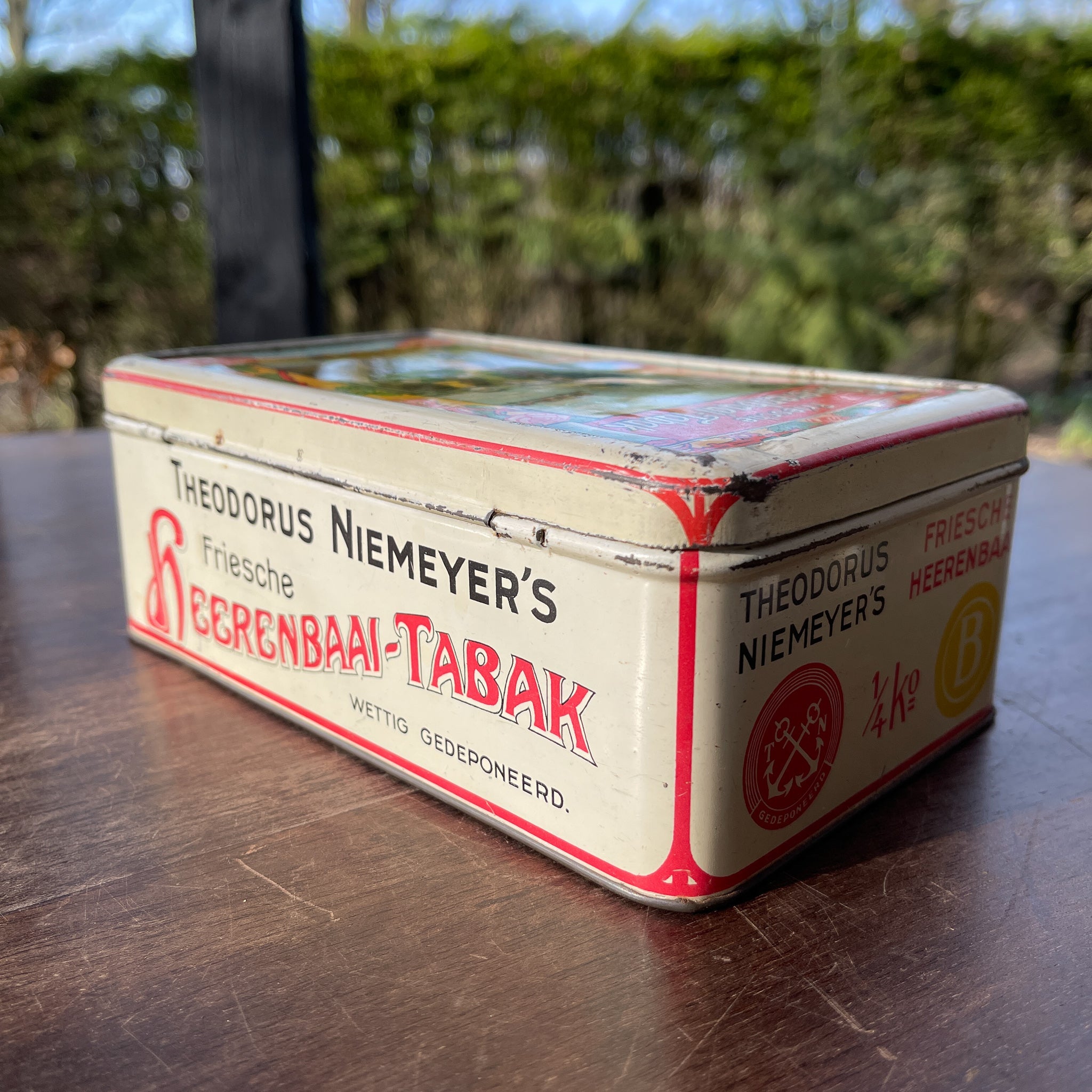 Niemeyer's Friesche Heerenbaai Tabak Blik - The Collectionist