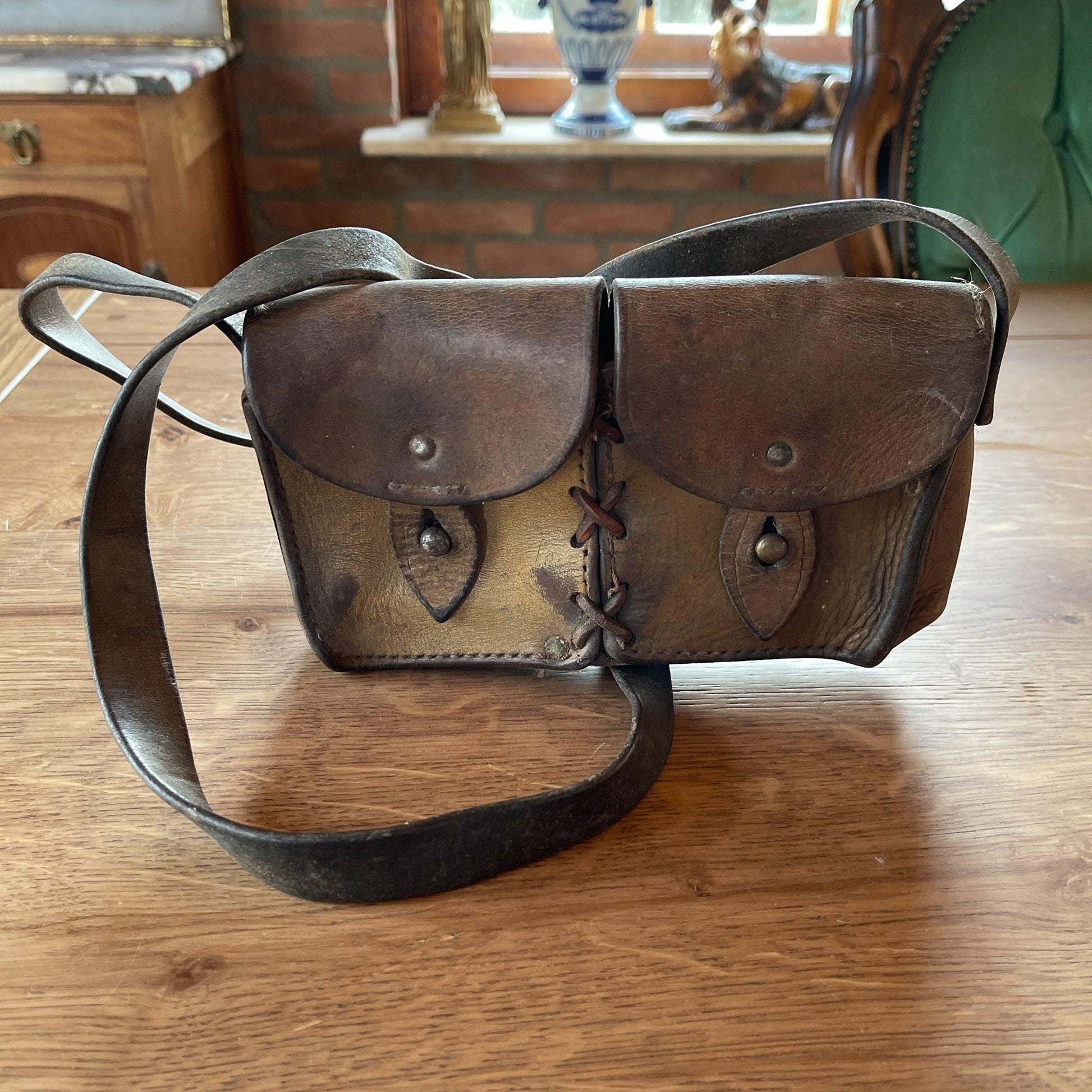 Oud lederen riem tasje - Bamestra Curiosa