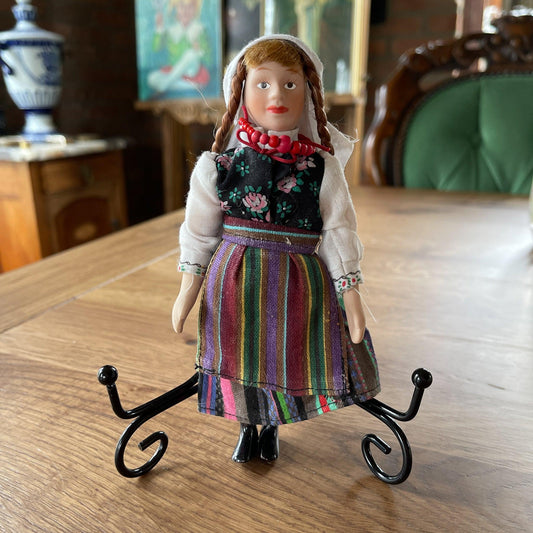 Poppetje in klederdracht - The Collectionist