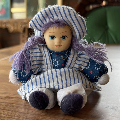 Poppetje met hoofdje van steen - The Collectionist