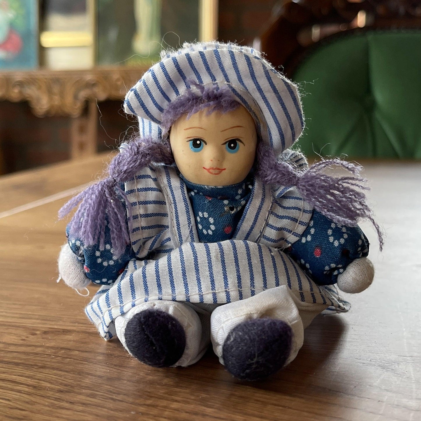 Poppetje met hoofdje van steen - The Collectionist