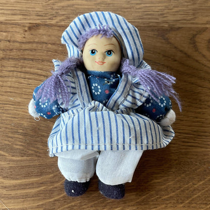 Poppetje met hoofdje van steen - The Collectionist