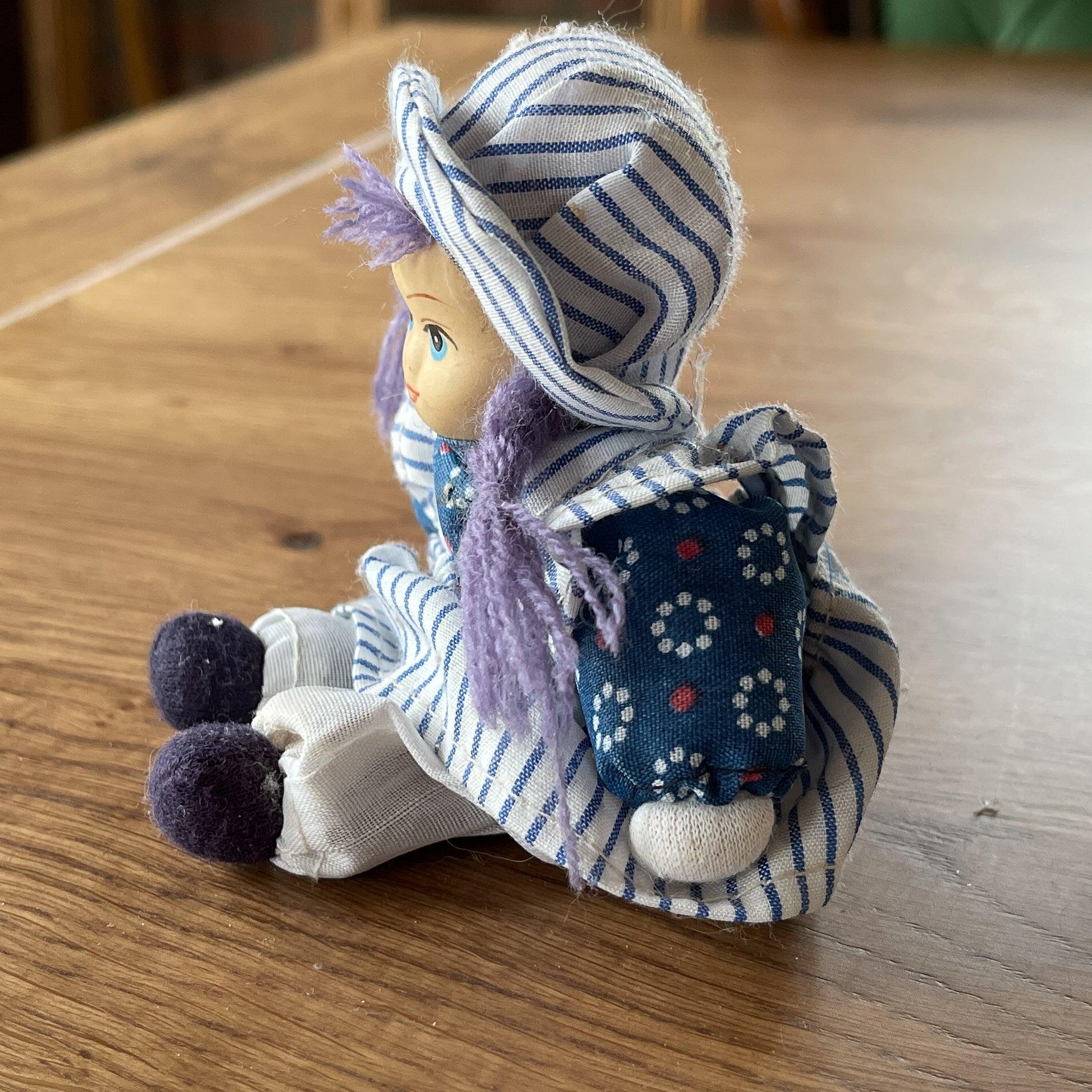 Poppetje met hoofdje van steen - The Collectionist