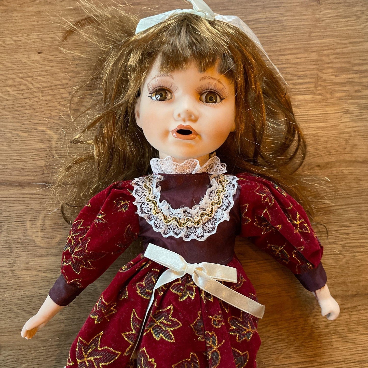 Porseleinen pop - Bamestra Curiosa