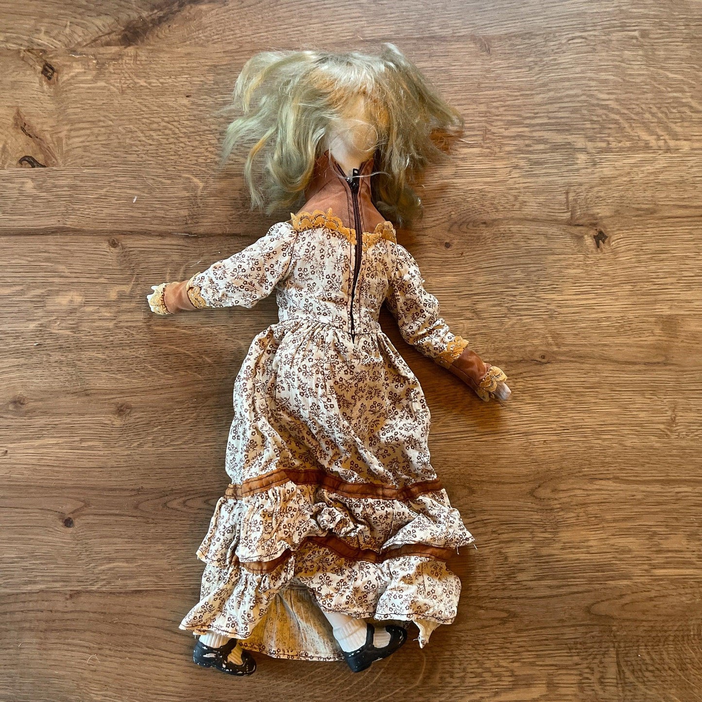 Porseleinen pop - Bamestra Curiosa