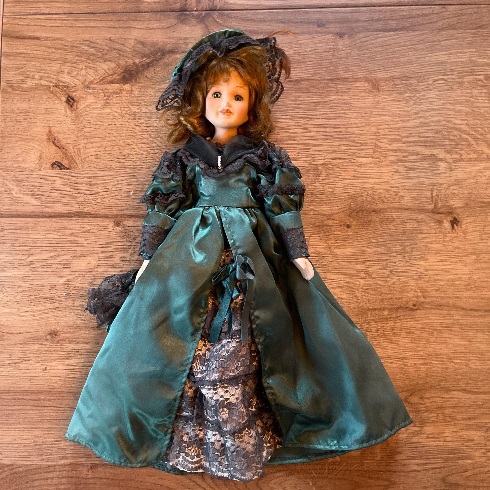 Porseleinen pop - Bamestra Curiosa