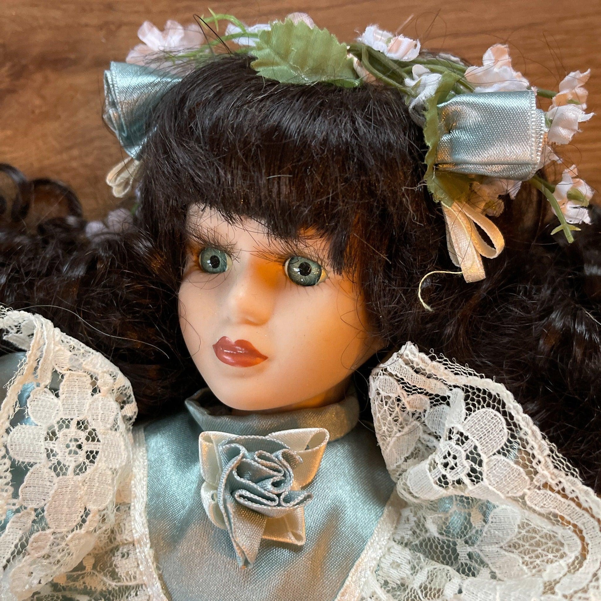 Porseleinen pop - Bamestra Curiosa