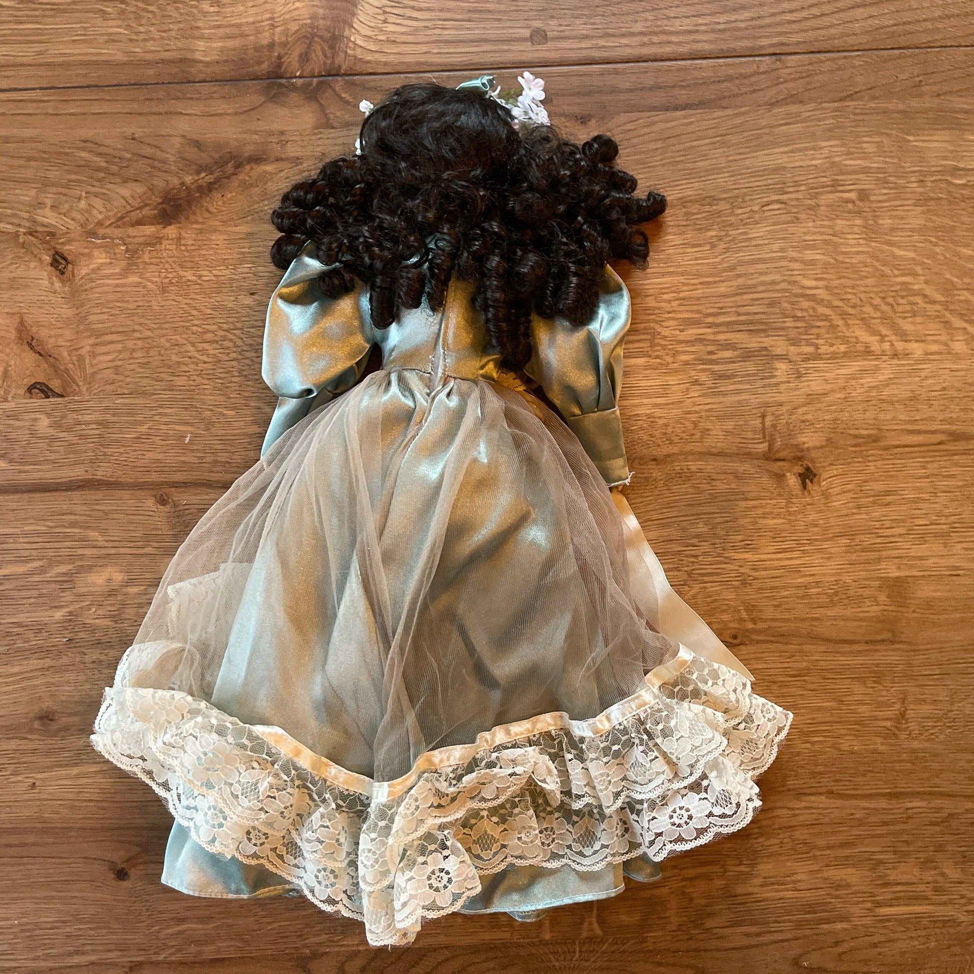 Porseleinen pop - Bamestra Curiosa